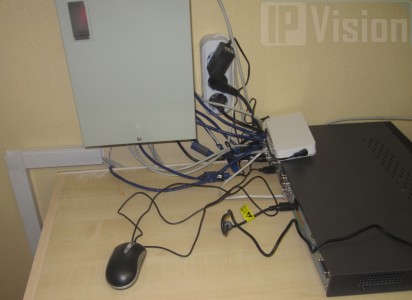 система видеонаблюдения на базе видеорегистратора без функции РоЕ с ИБП